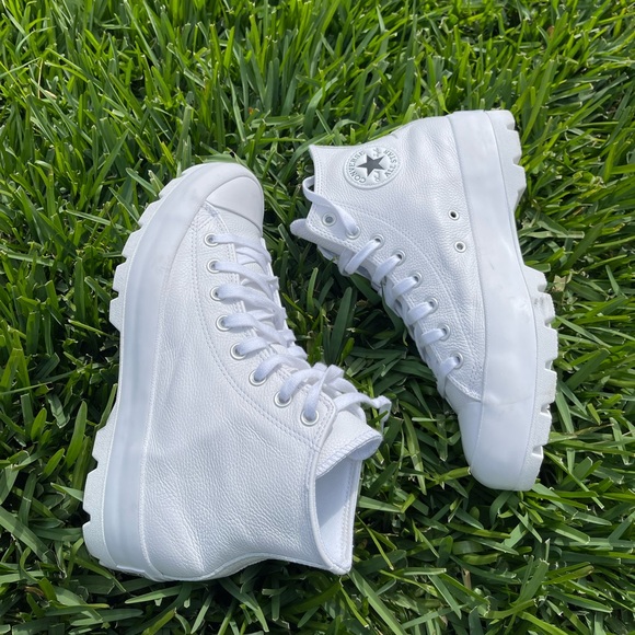 Chuck Taylor All Star Lugged
Leather women size 10.5 like new men’s 9 unisex - Picture 10 of 14